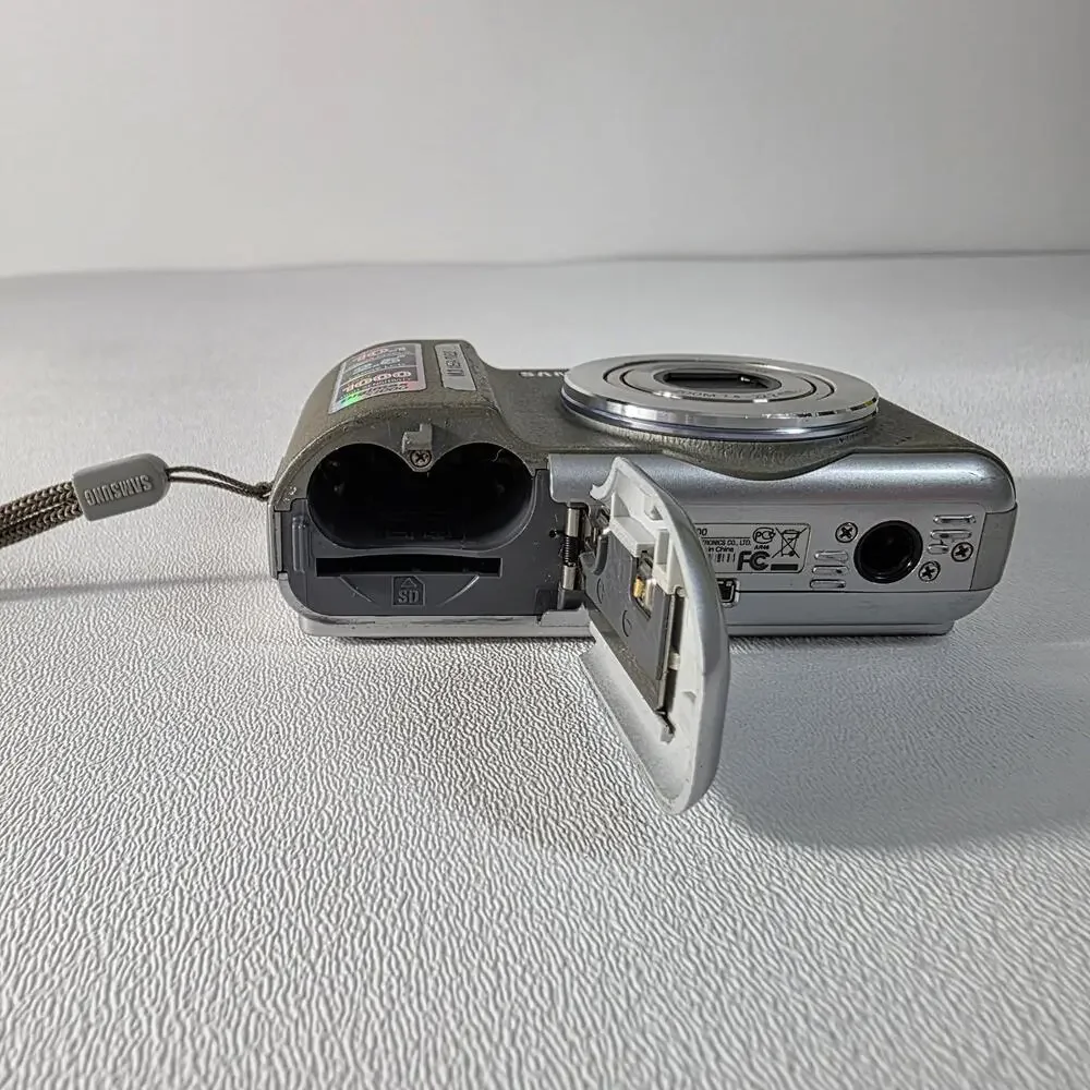 Samsung Digimax S1000 10.1 Mega-Pixel Digital Camera Display- Tested